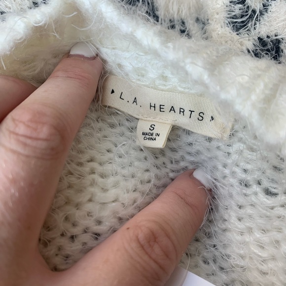 LA Hearts Sweater - Picture 3 of 5